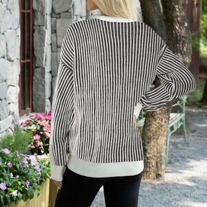 Elegant Monochrome Striped Sweater Size XL Warm Comfy